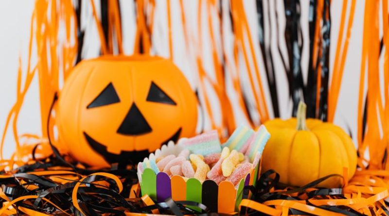 Controlli della Guardia di Finanza: maxi sequestro di articoli di Halloween a Soverato