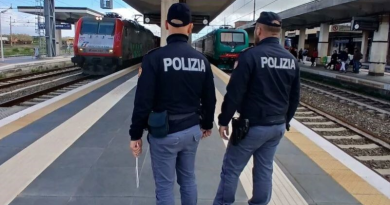Finto incidente e coltello alla gola per estorcere denaro: due arresti a Lamezia Terme
