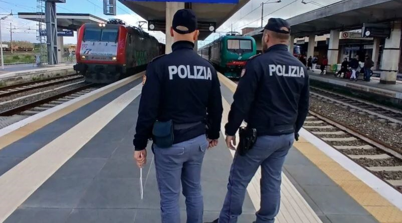 Finto incidente e coltello alla gola per estorcere denaro: due arresti a Lamezia Terme