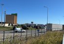 Crotone: la protesta al Passovecchio per la crisi dei carburanti. L’ira dei manifestanti tra trattori e camion fermi: «ignorati dalle istituzioni e dai cittadini».