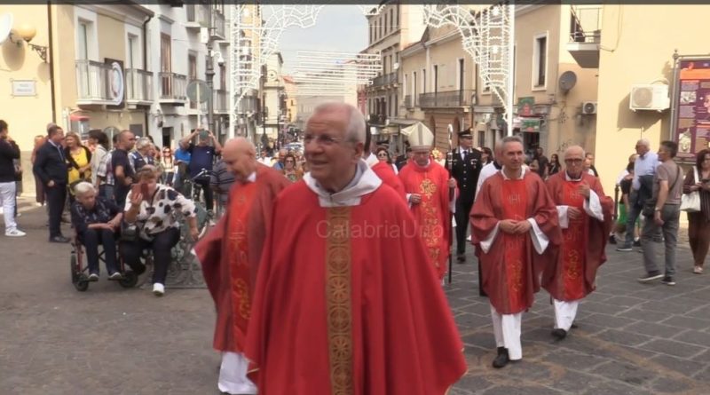 VIDEO – Crotone si è stretta intorno al suo patrono: si sono conclusi i festeggiamenti per San Dionigi