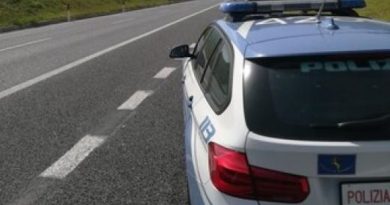 Maxi sequestro sull’A2: inseguito e arrestato con droga e contanti