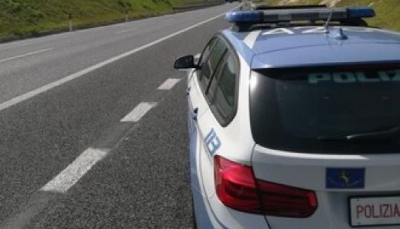 Maxi sequestro sull’A2: inseguito e arrestato con droga e contanti