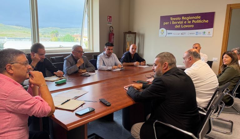 Vertenza TIS, intesa vicina: pronti i primi 1.600 contratti e un sussidio per chi attende