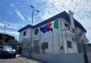 Nascondeva droga in casa in una valigia che conteneva addobbi natalizi