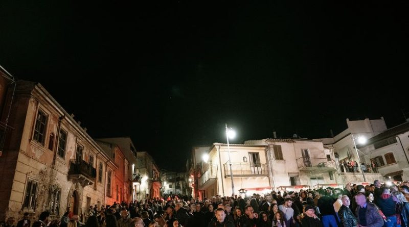 Vibo Valentia, “Vicoli diVini” da record: in migliaia nel centro storico per il decennale della manifestazione